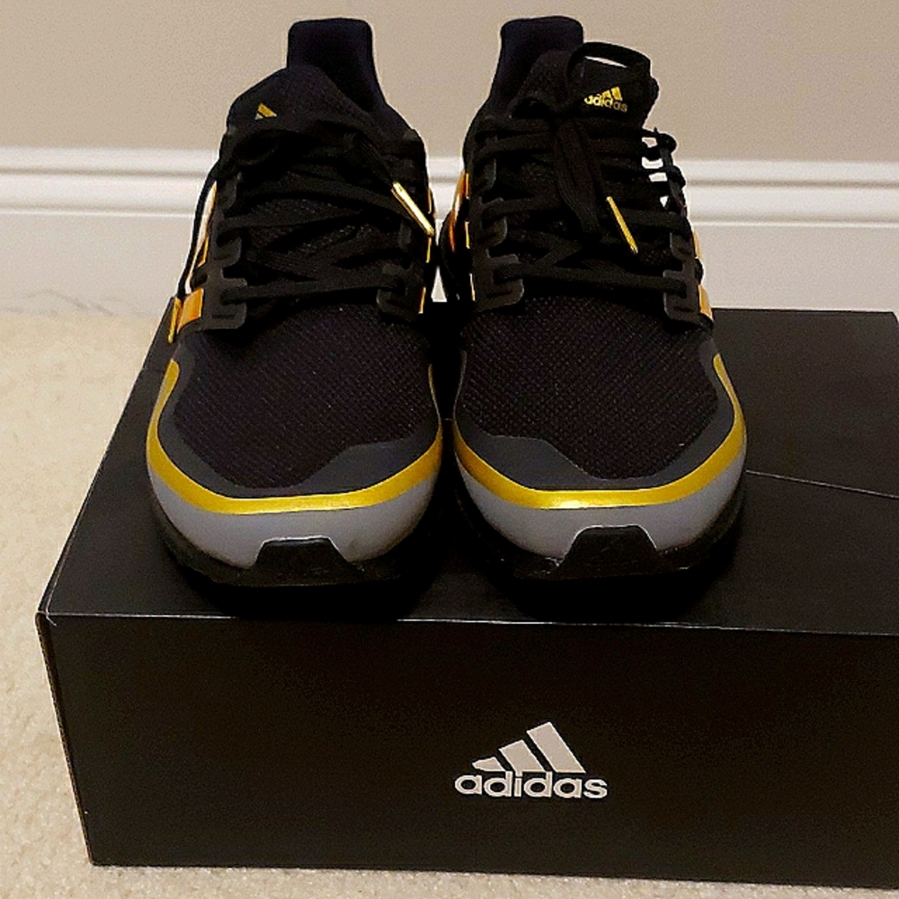 BRAND NEW ADIDAS ULTRABOOST WITH TAGS SIZE 10 BLACK/GOLD